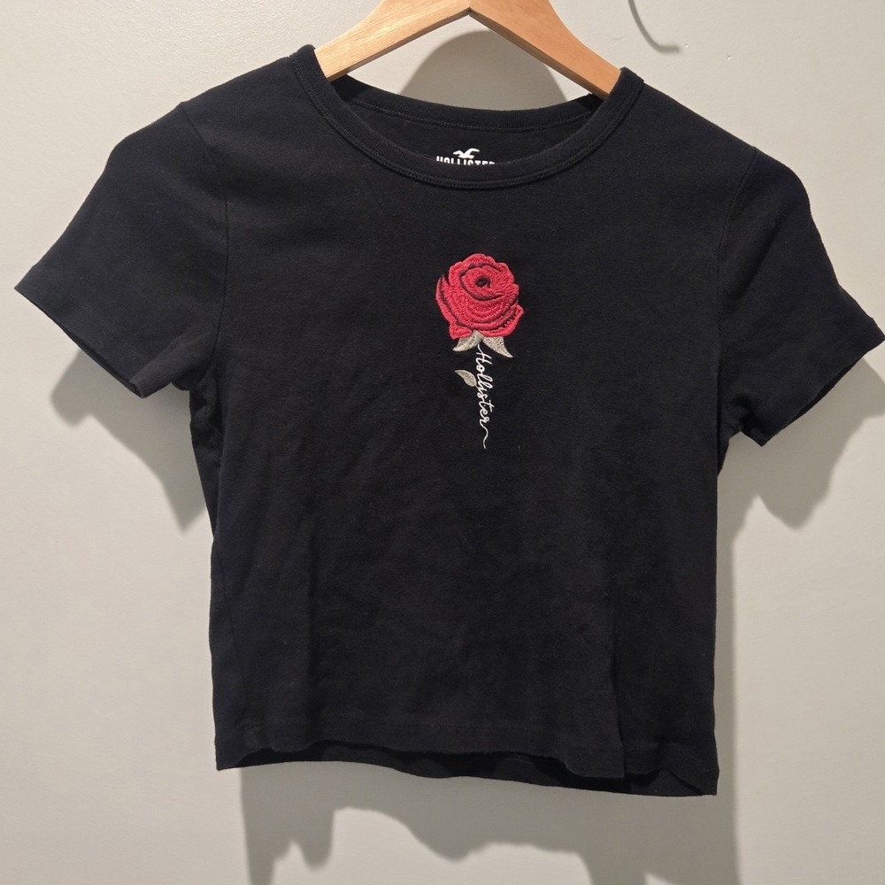 Hollister Shirt Women's XS Black California Rose Crop Top Short Sleeve Baby Tee